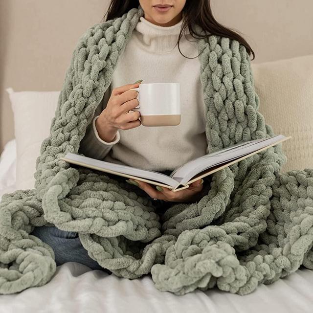 SAMIAH LUXE Chunky Knit Blanket 50x70 Sage - Green Luxury Chenille Blanket for Farmhouse Decor; Boho Decor Throw Blanket for Fall Decor; Tight Braided Thick Cable Knit Throw for Couch or Bed