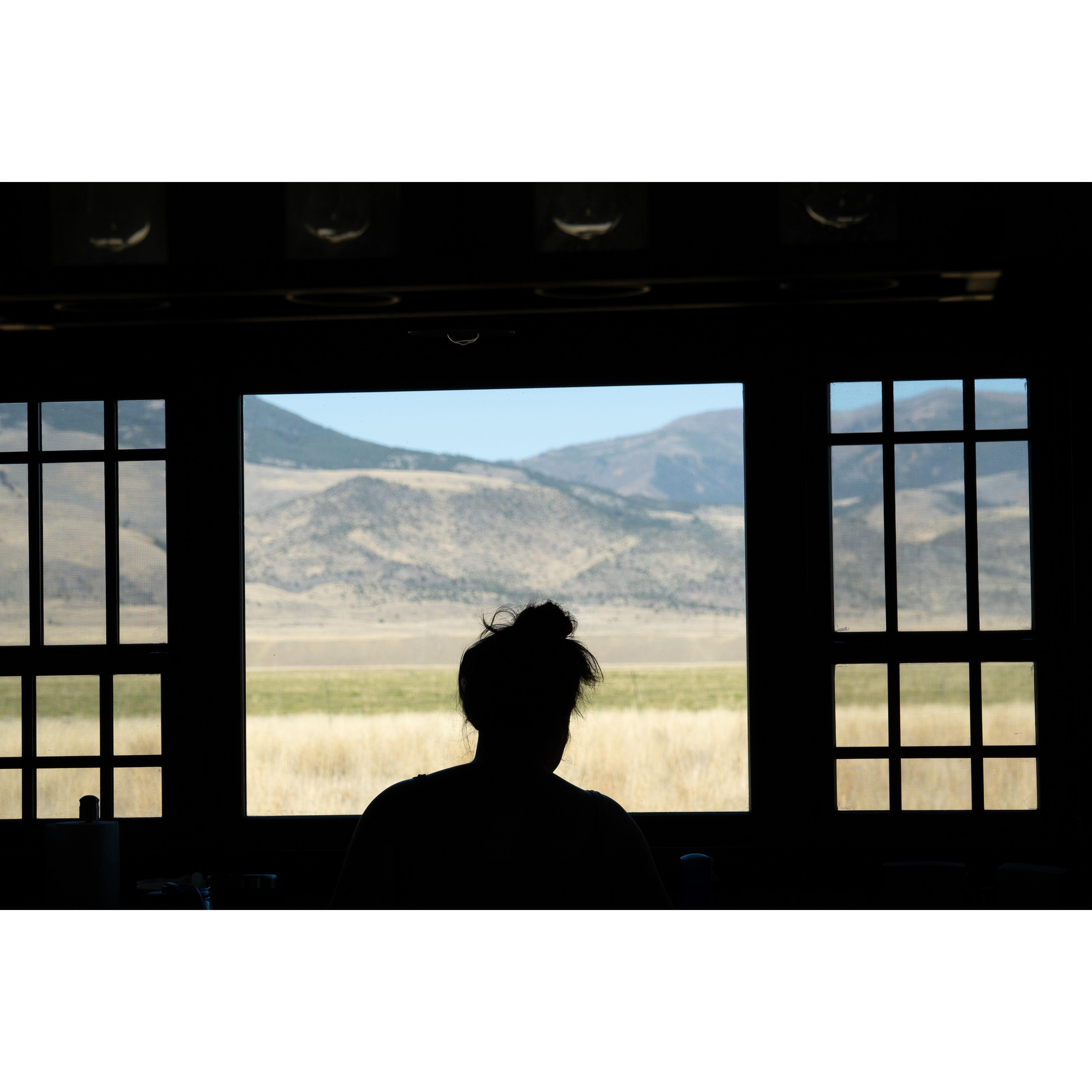 Lone Cactus Cottage, Paradise Valley...happy to do dishes when there are mountain views.