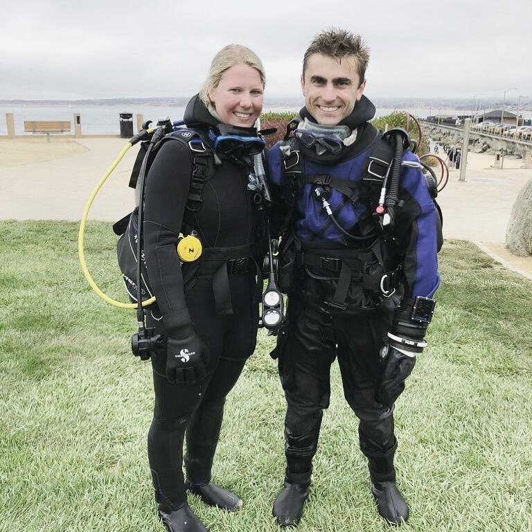 Dive Master Zach helping with Jordan's scuba certification