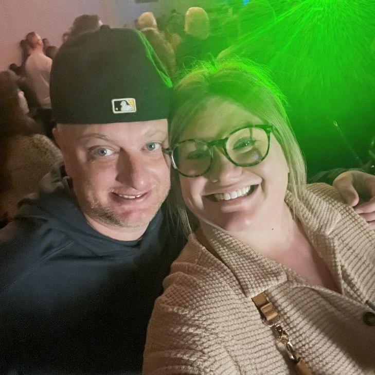 One of MANY times we've seen The Clarks (Danielle could have SWORN Matt said they were going on a farewell tour & that's why we've seen them so many times. Turns out, NO farewell tour in sight!) 🎶