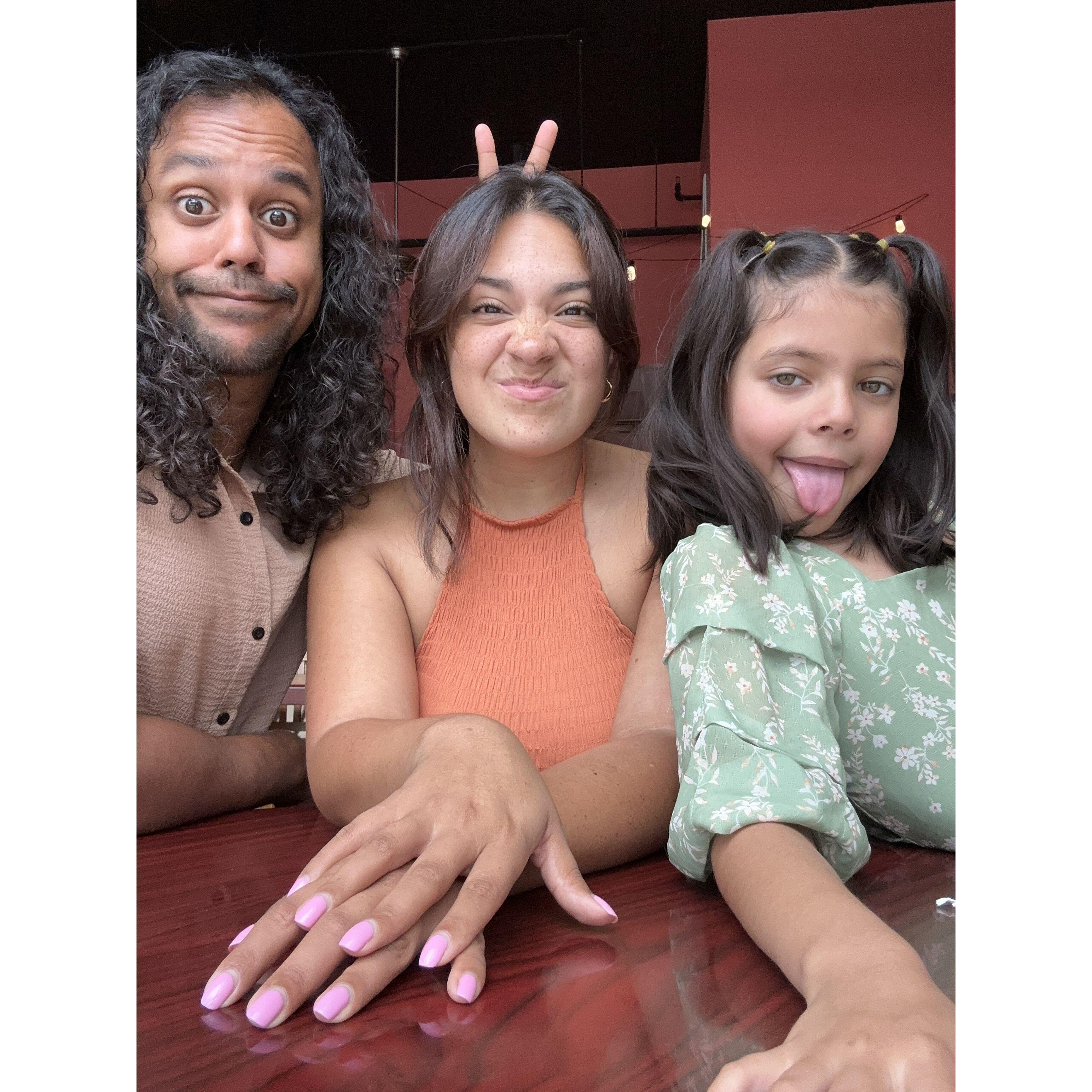 Family pictures at one of our favorite restaurant. CONGA!