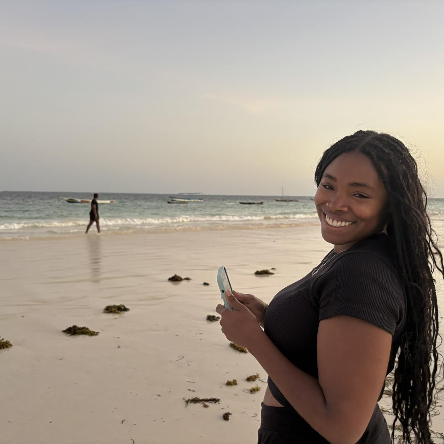 Brianna staring at the Indian Ocean while visiting family in Kenya 🇰🇪