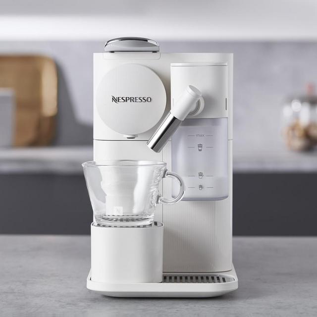 Nespresso Lattissima One Espresso Maker by Delonghi, Porcelain White