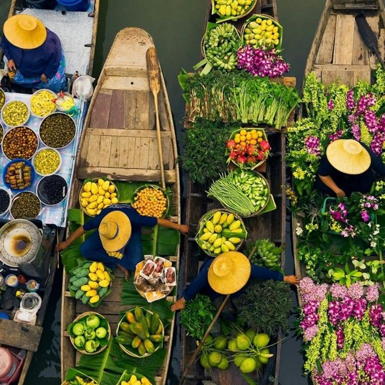Half Day Experience: Railway & Floating Market Tour