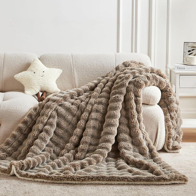 Serenhom 50x60 Inches Ultra-Soft Fuzzy Faux Fur Plush Throw Blanket - Thick, Warm Sherpa for Couch, Sofa, Bedroom, Camping - Decorative Blanket for Cozy Warmth, Bubble Brown