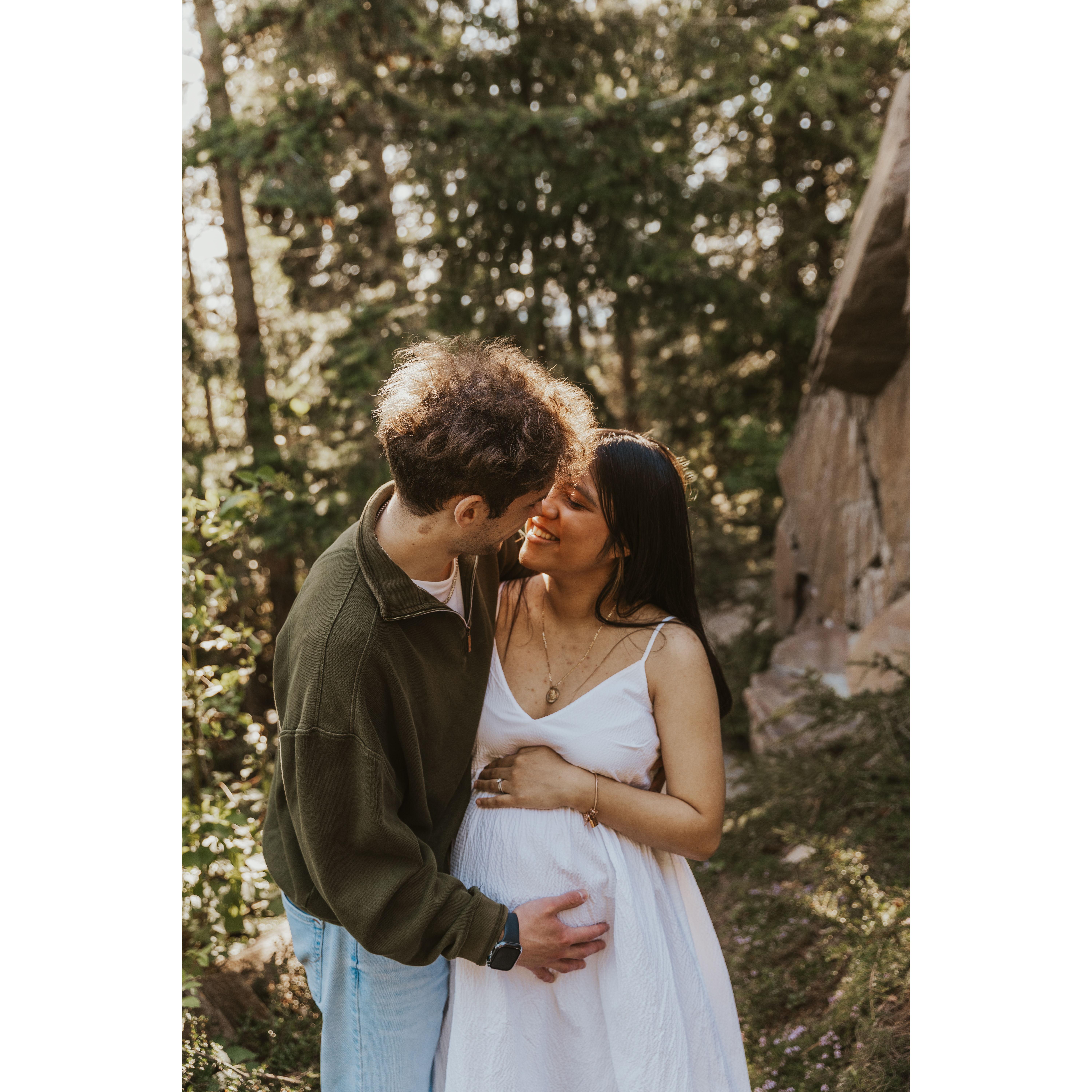 Maternity photoshoot in Ohme Gardens