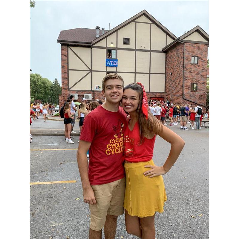 Ben and Sydney enjoyed their time at Iowa State University together earning their bachelor’s degrees, being involved in Greek life, cheering on the Cyclones and making amazing friends <3