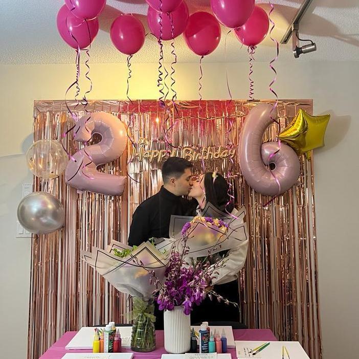 🎉 Cumple 26 de Ere 🎁
Flores, regalos y mucho amor.