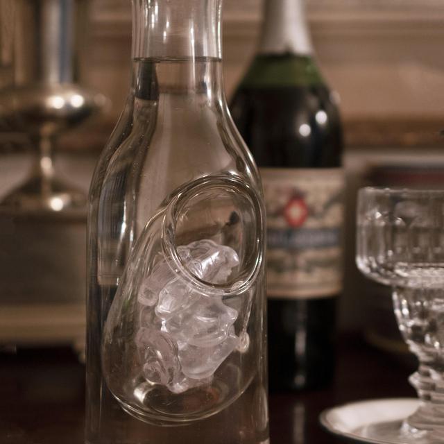 Ice Reservoir Carafe