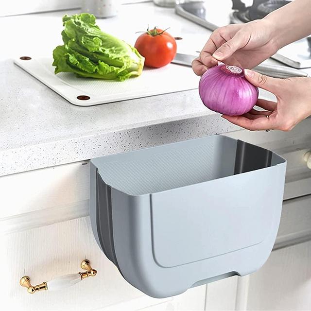 BanYakong Hanging Folding Mini Trash Can for Kitchen Cabinet Door, Small Collapsible Garbage Bin Under Sink,Wall Mounted Folding Waste Bin- Mini Garbage Container for Cabinet/Bedroom/Bathroom (3L) (White Grey)