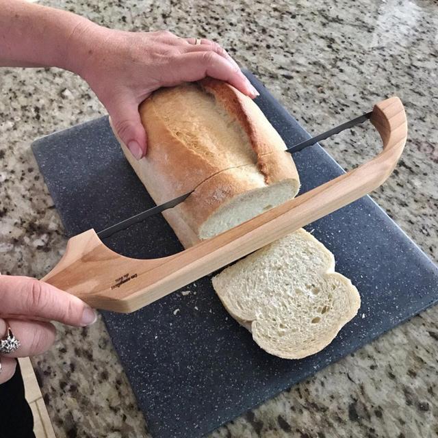 Artisanal bread saw, challah wooden knife