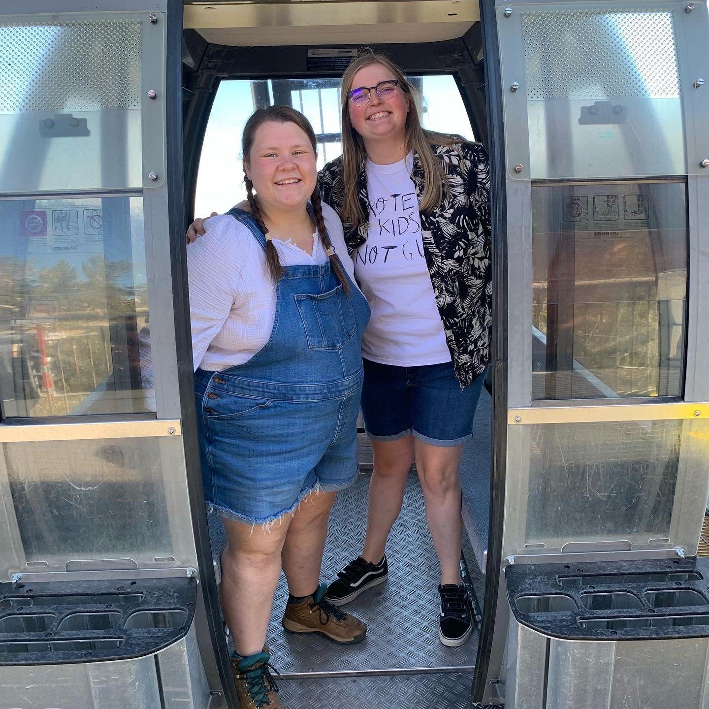 The couple visited Lake Tahoe for their 1 year anniversary and made their way to beautiful views by taking the gondola up the mountains.