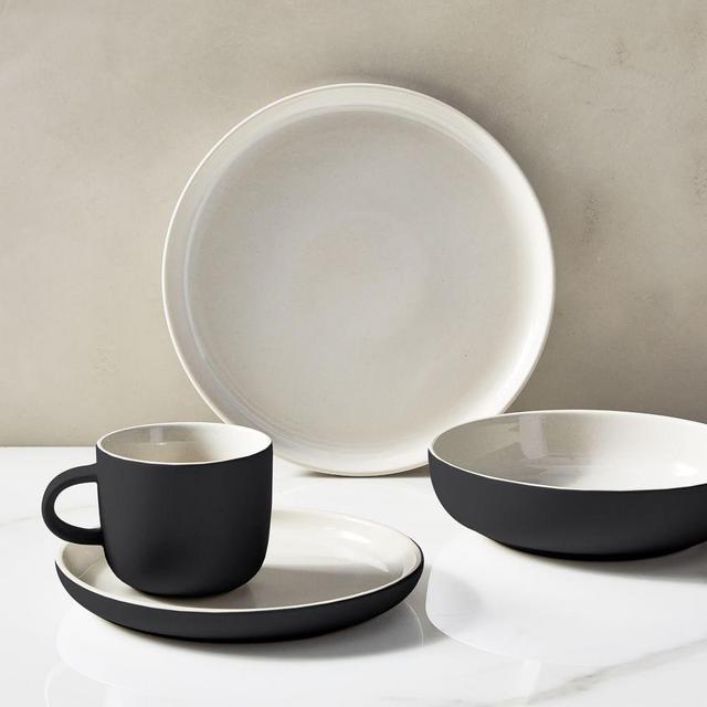 Kaloh Dinnerware, Set of 16, Black