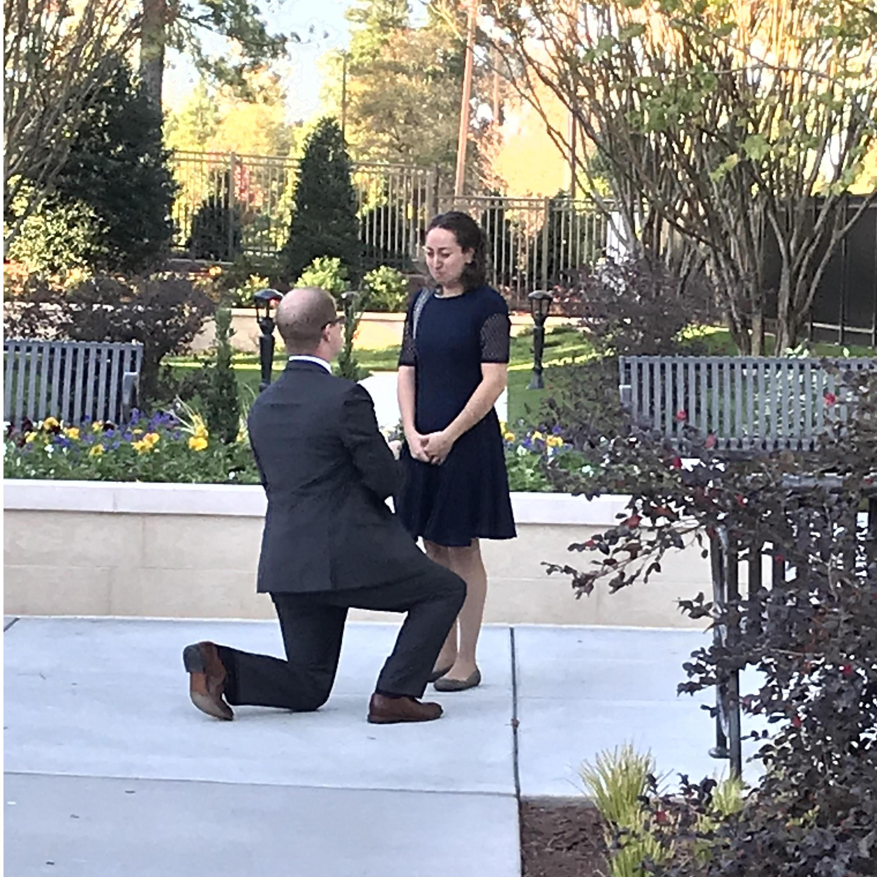 The proposal at the Raleigh Temple.  Yes, she is actually happy. / La propuesta en el templo the Raleigh. Si, estoy realmente feliz. :)