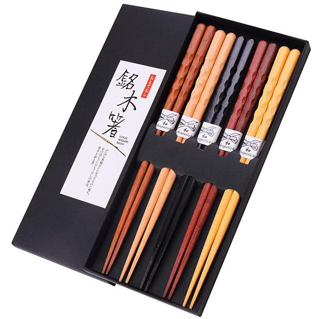 GLAMFIELDS Reusable Chopsticks Japanese Natural Wooden Classic Style 5 Pairs Lightweight Hand-Carved Safe Chop Sticks 8.8 Inch/22.5cm Gift Set