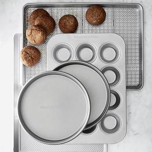 Williams Sonoma Traditionaltouch™ 6-Piece Bakeware Set