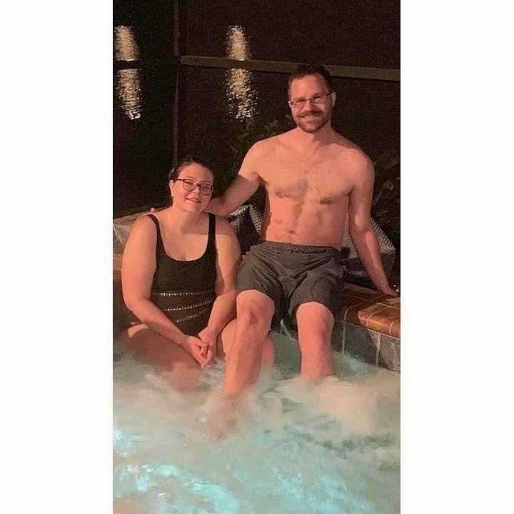 Things heat up for the couple while on vacation in Florida in 2019