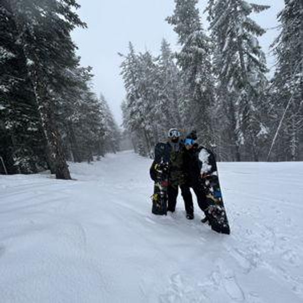 🏔️ Honeymoon Snowboarding & Lift Passes