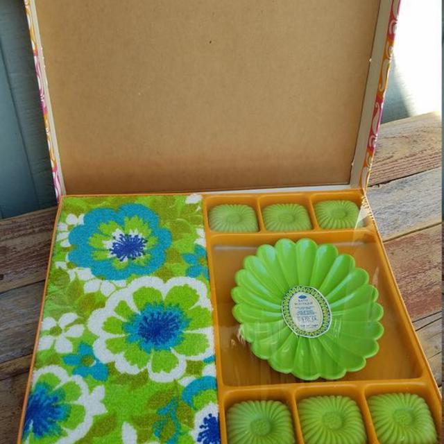 Vintage Boho Retro 1970's Barth and Dreyfuss of California Bath Boutique flower towel soap set
