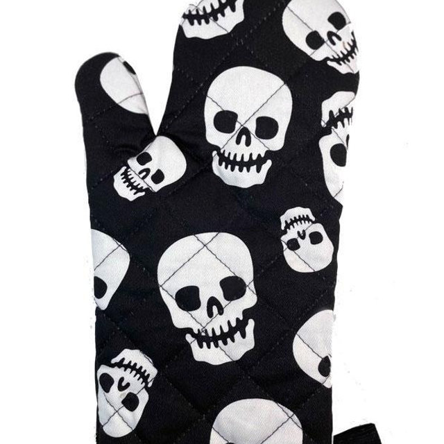 Lust for Skulls Oven Mitt by Sourpuss
