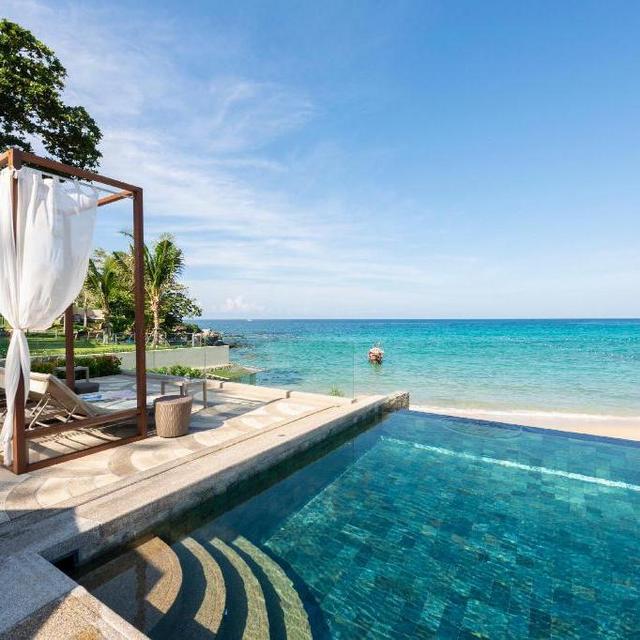 4-Night Stay at Floating Villa