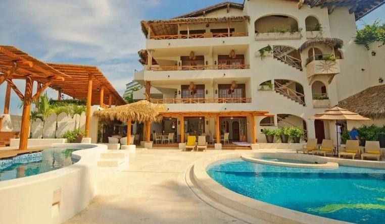 The Wedding Website of Noelle Gutowski and Johnny Drozd