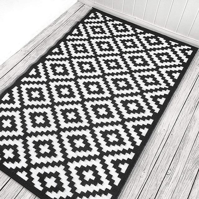 Green Decore Lightweight Outdoor Reversible Plastic Rug Nirvana, Black/White