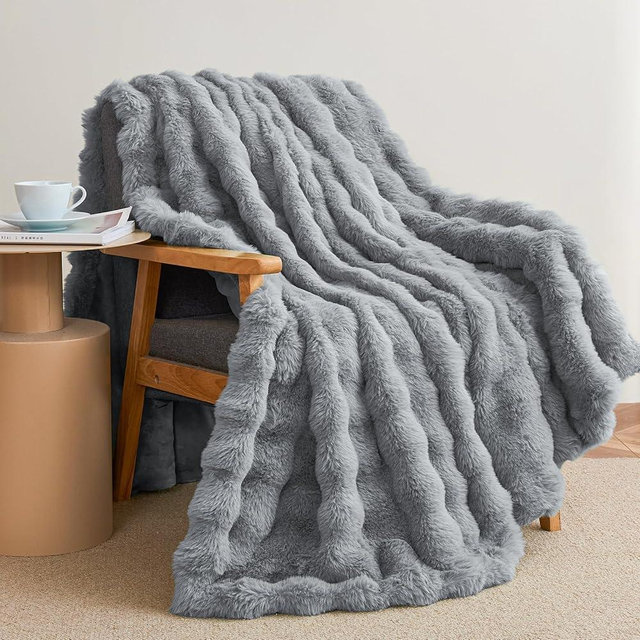 Faux Rabbit Fur Throw Blanket for Couch, Fluffy Warm Plush Thick Bubble Blanket for Bed Sofa Living Room, Soft Cozy Furry Blanket, 50x60 inches, Gray