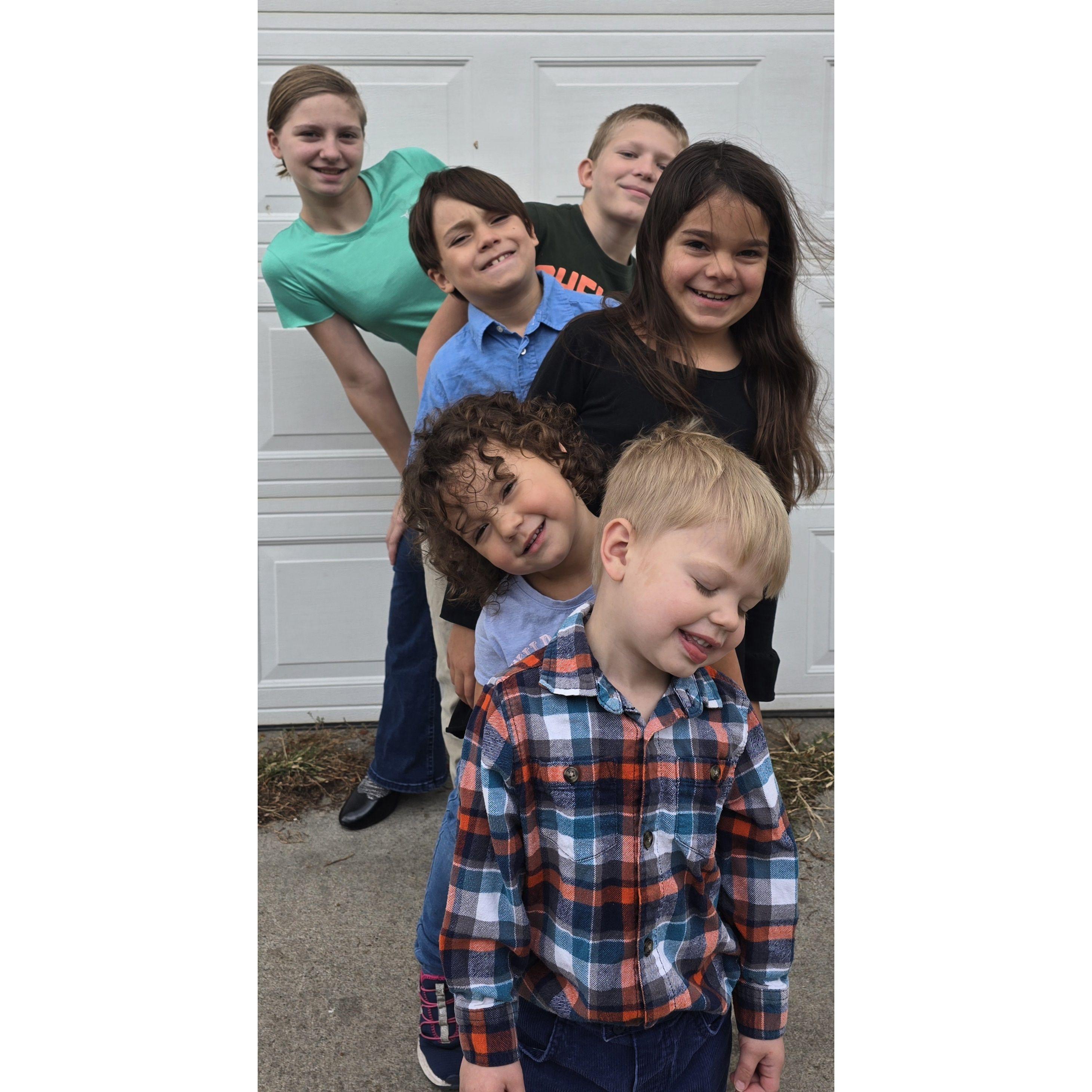 Love Love Love this Photo of all 6 kids!! <3