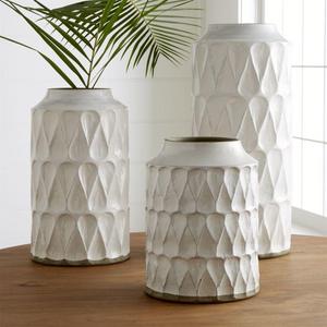Kora Vases