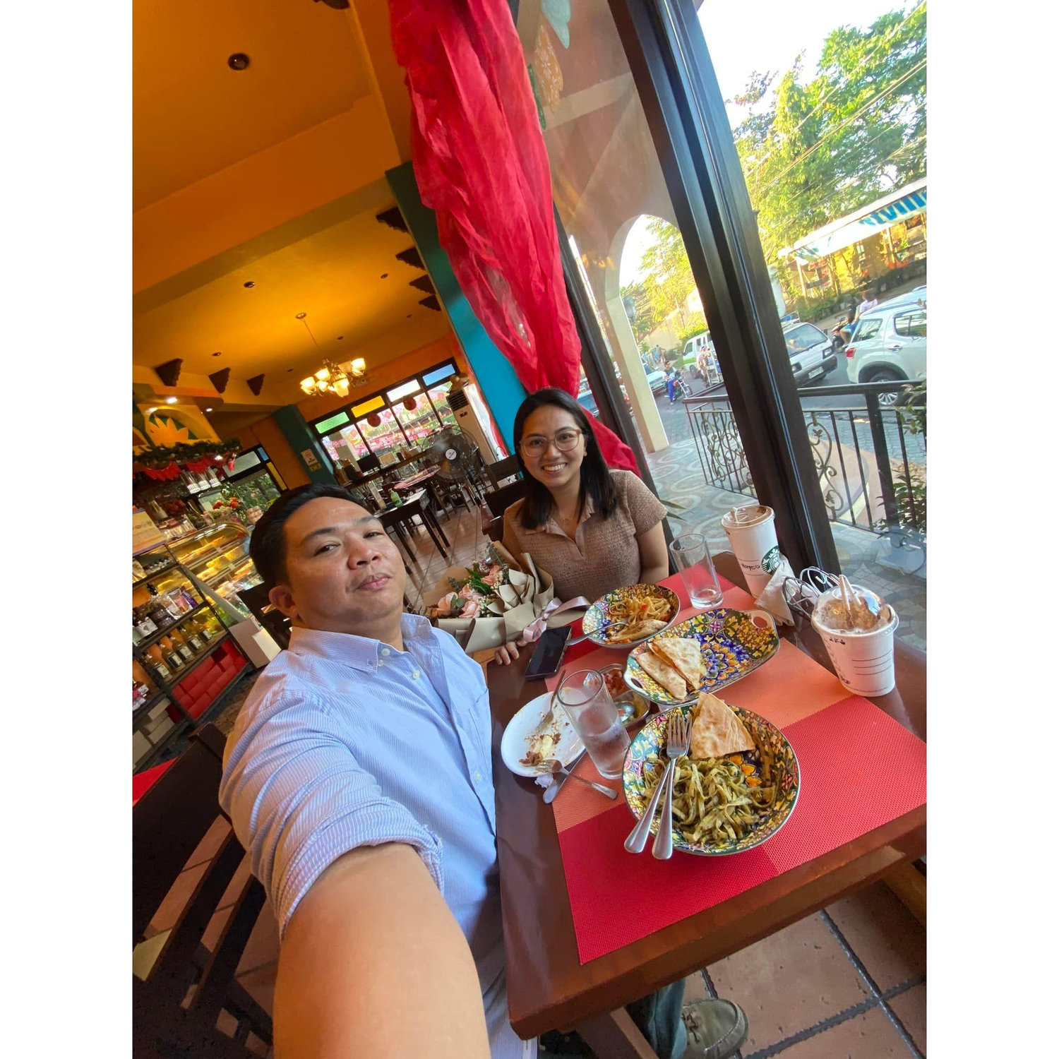 02/24/2023 FIRST FORMAL DINE-OUT DATE. Zald, took the a lot of courage in "cordially" inviting K-ann for a date, and with a bouquet of flowers. (Señoritas, Lucena City)