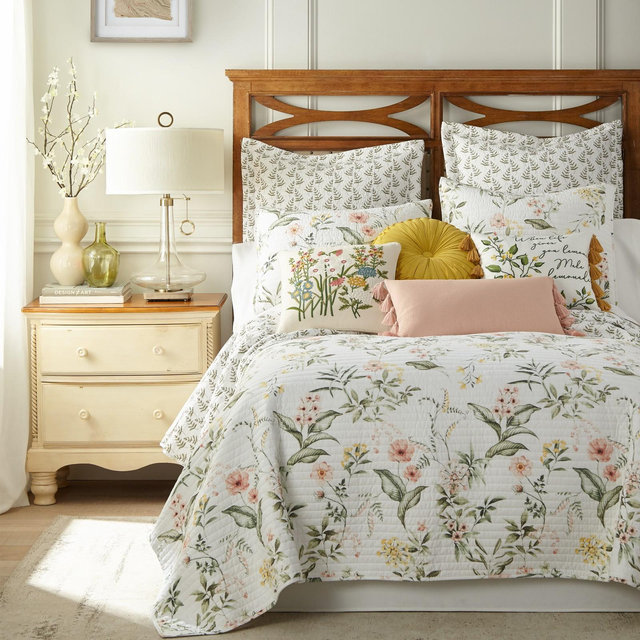 Viviana Floral Quilt Set - Full/Queen Quilt and Two Standard Pillow Shams Cream, Blush, Green - Levtex Home