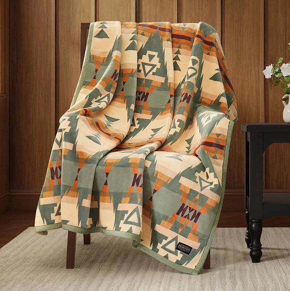 PLUSH REVERSIBLE THROW