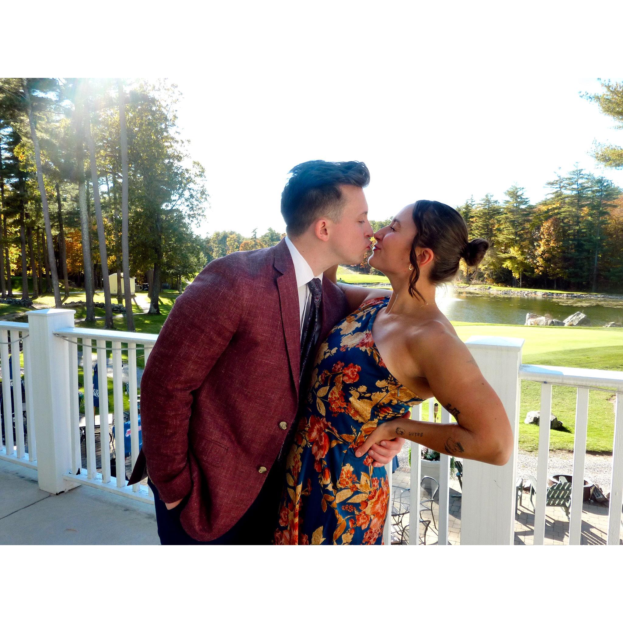 OMG another photo where Dan and Lauren kiss WHAT?