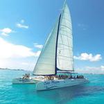 Excursión a Isla Mujeres en catamarán