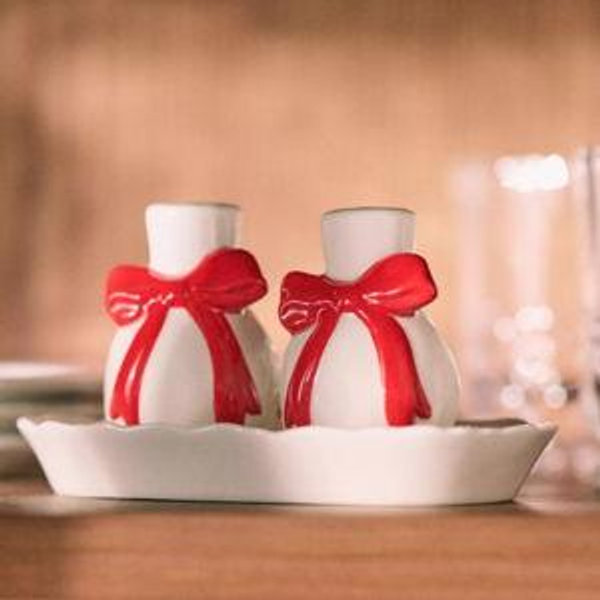 Benedita Stoneware Bow Salt & Pepper Shakers