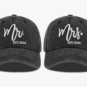 Mr and Mrs Hats for Wedding Gifts, Engagement Anniversary Honeymoon Gifts for Newlyweds Couples Baseball Cap