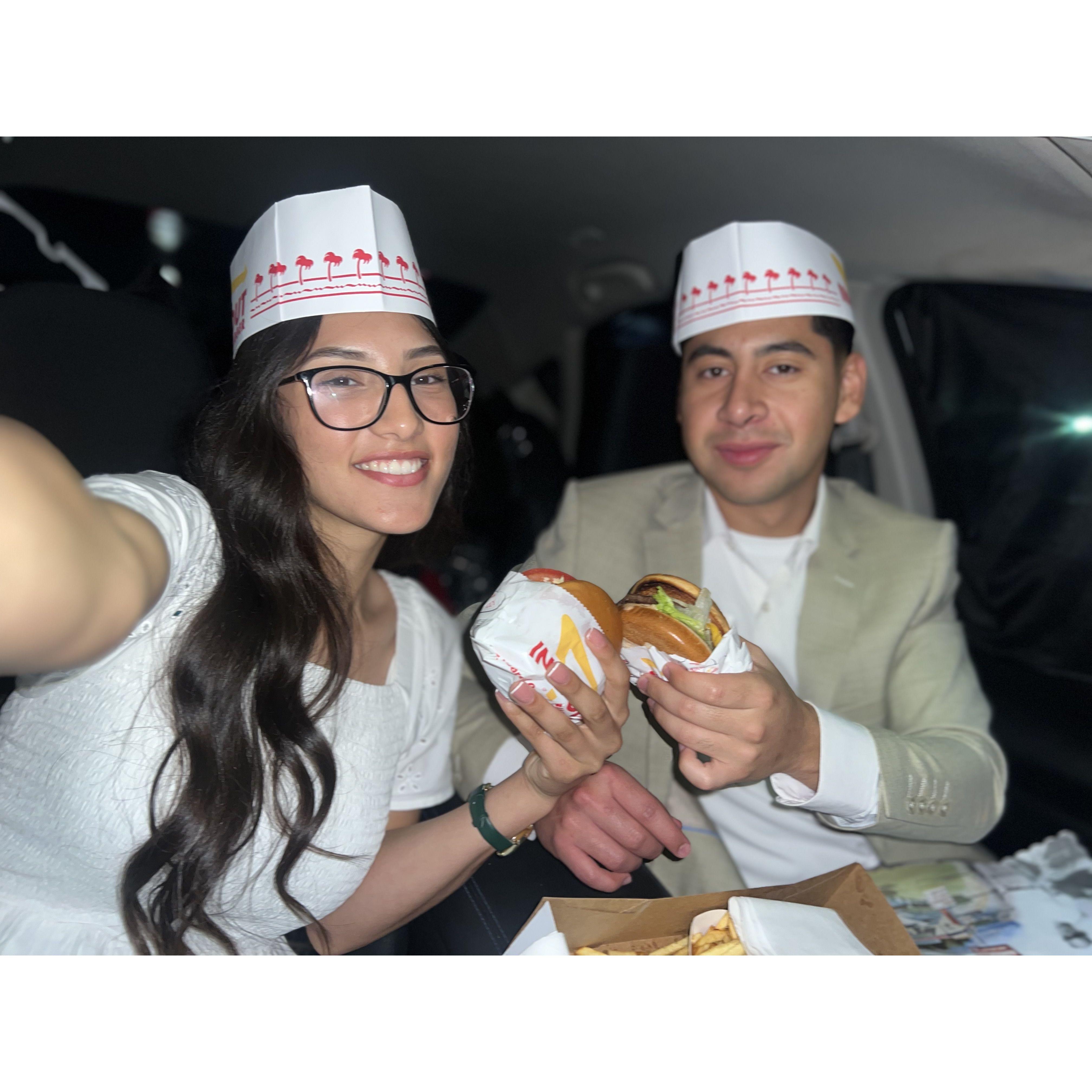 Always together and always eating haha!! Siempre juntos y siempre comiendo jaja!!