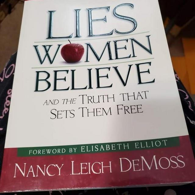 Lies Women Believe: And the Truth that Sets Them Free