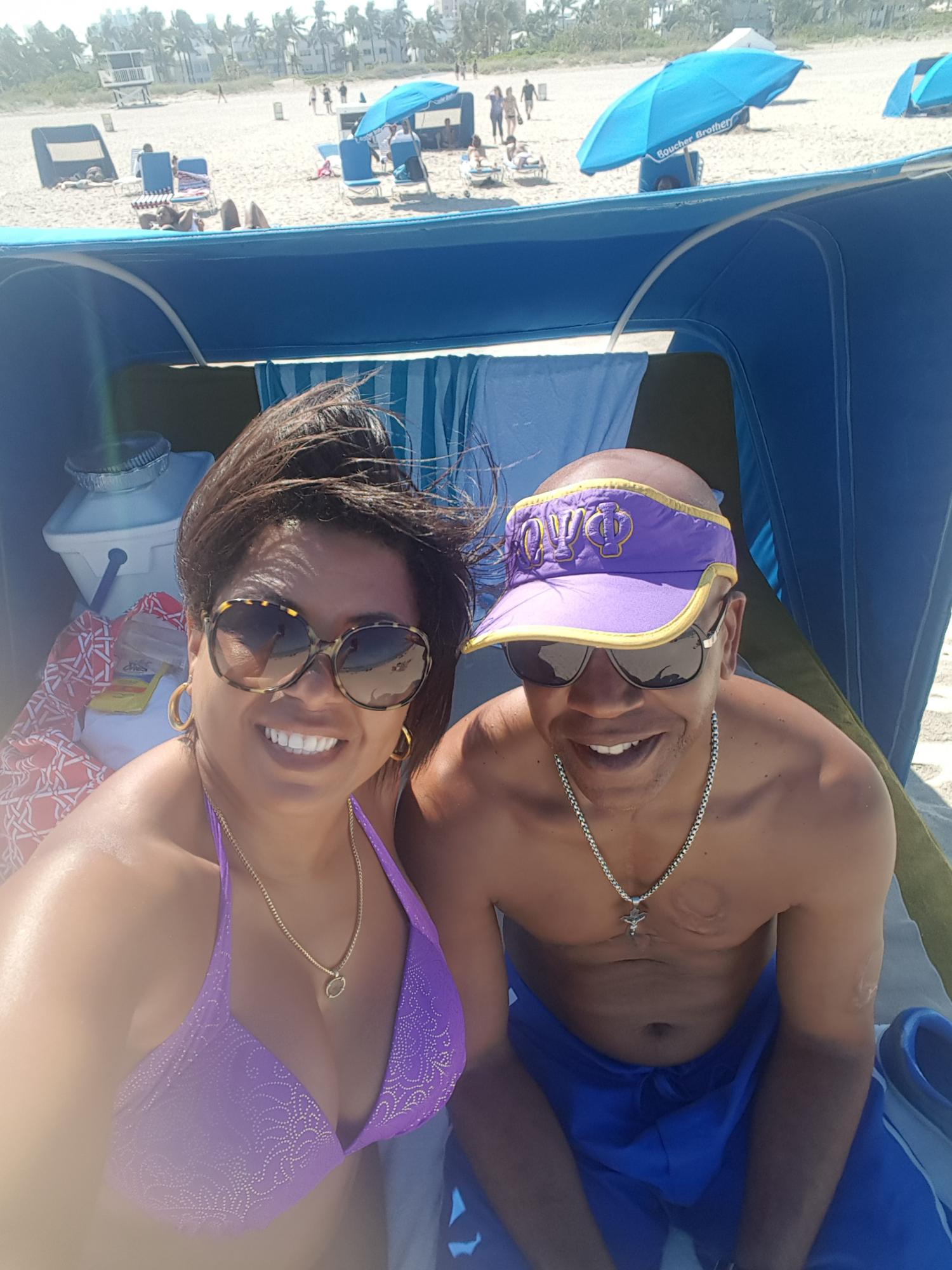 Royalty on the beach!💜💛