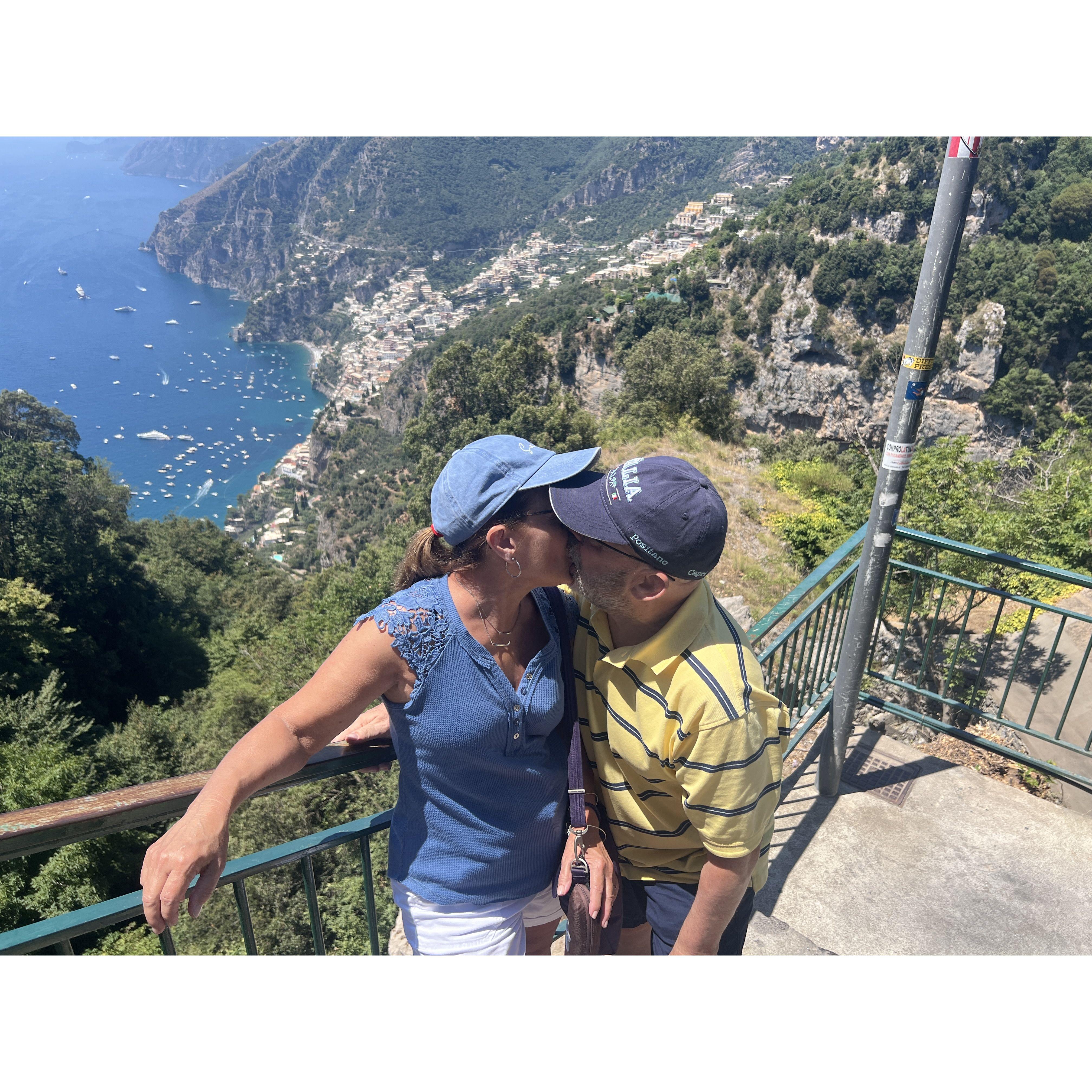 Sneak in a kiss on the Path of the Gods, Italy 2024