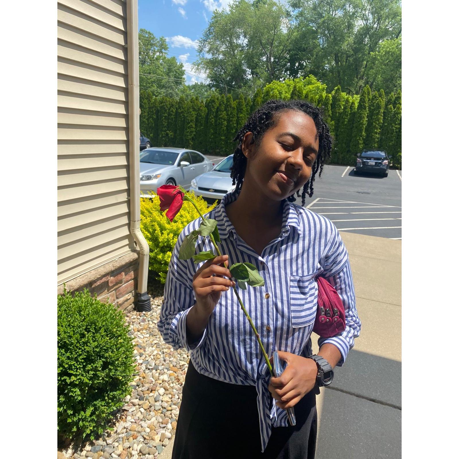 My man loves to give me roses 🥹