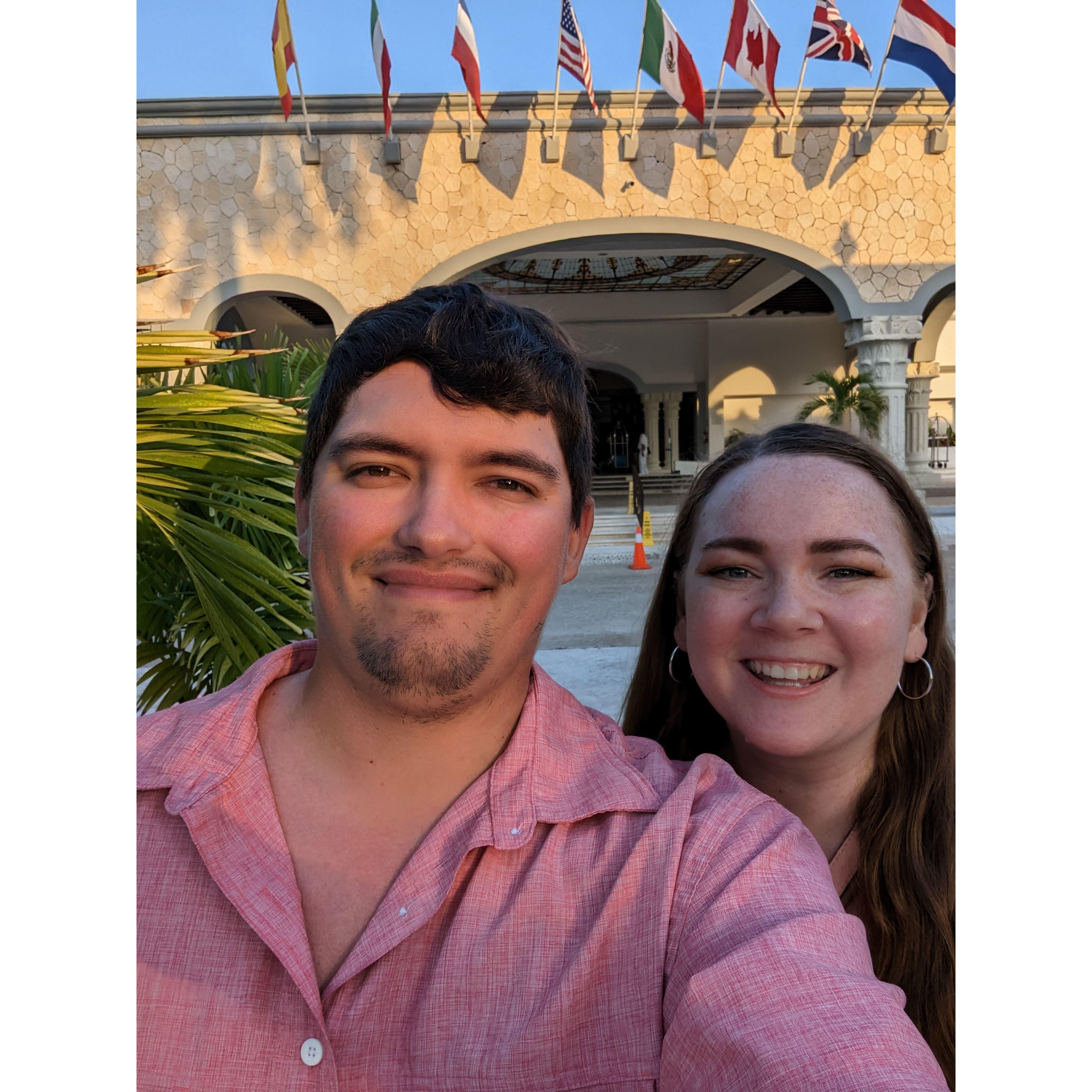 Tom and Tori on vacation in Playa del Carmen to celebrate their 10 year anniversary.