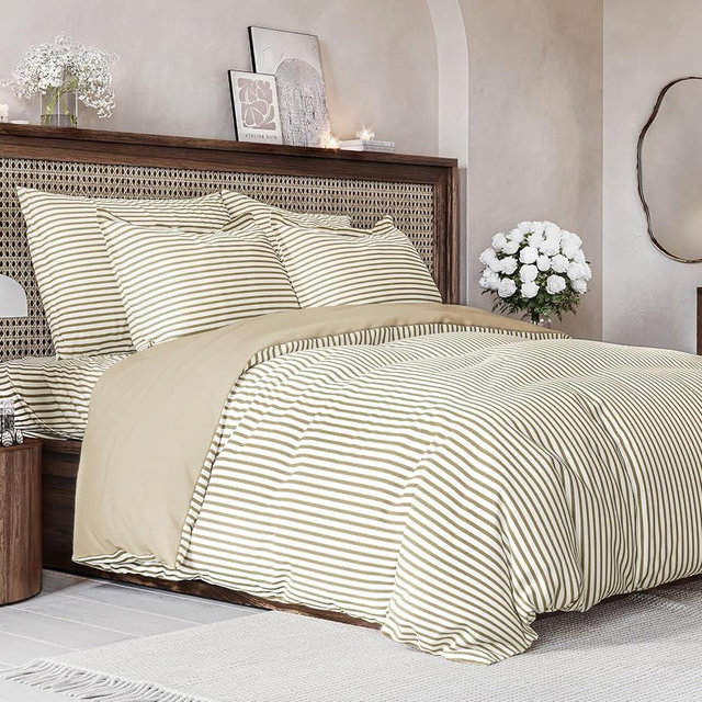 Duvet Cover Queen Size Set - Extra Soft Queen Size Duvet Cover 90 x 90 with 2 Pillow Shams - Hotel Luxury Easy Care & Fade Free w/ Zipper Closures & Ties - Comfy Breathable Bedding Set (Beige Stripes)