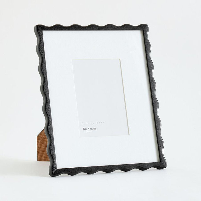 Scalloped Wood Frame, 5x7 - Black