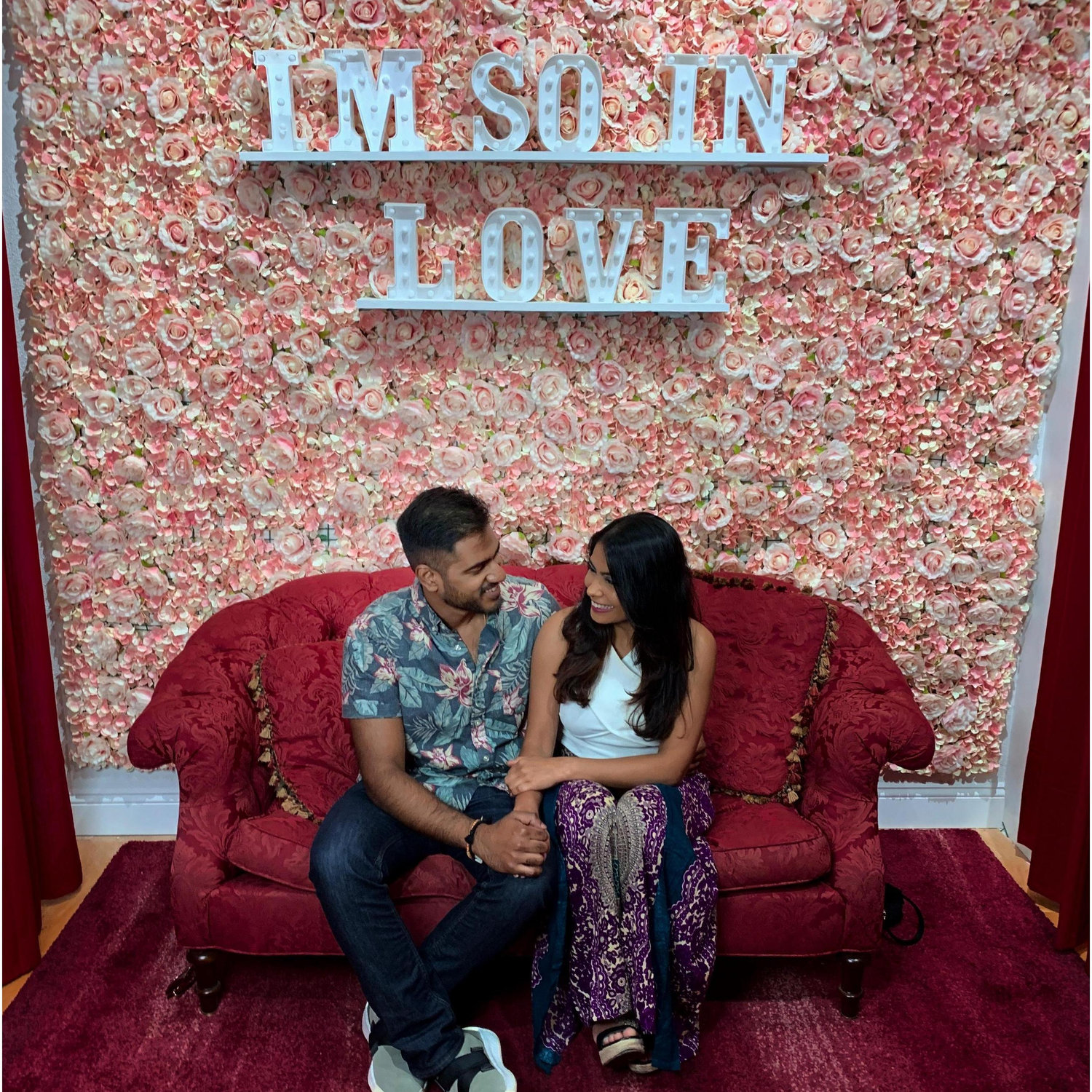 Supporting Devanshi's obsession of visiting insta-worthy photo spots!