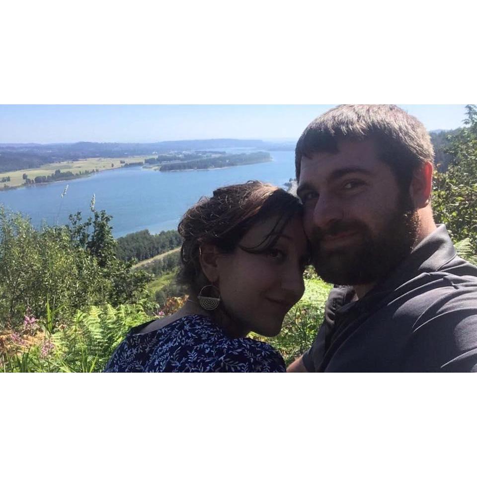 Eatin blueberries at the Columbia River Gorge