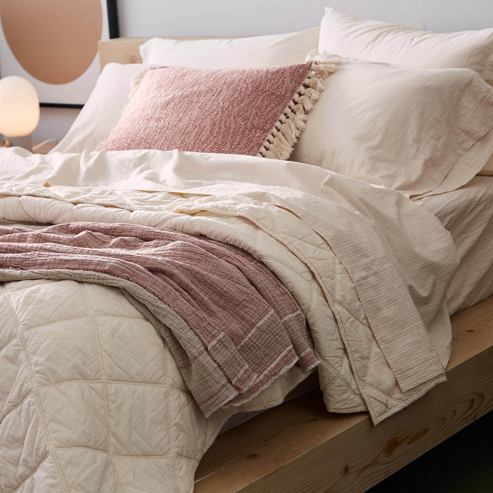 Diamond-Stitched Organic Cotton Comforter – Coyuchi