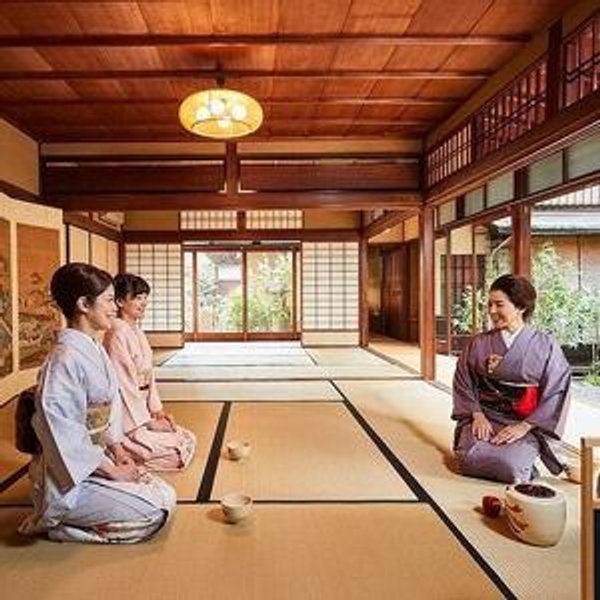 Traditional Tea Ceremony in Osaka