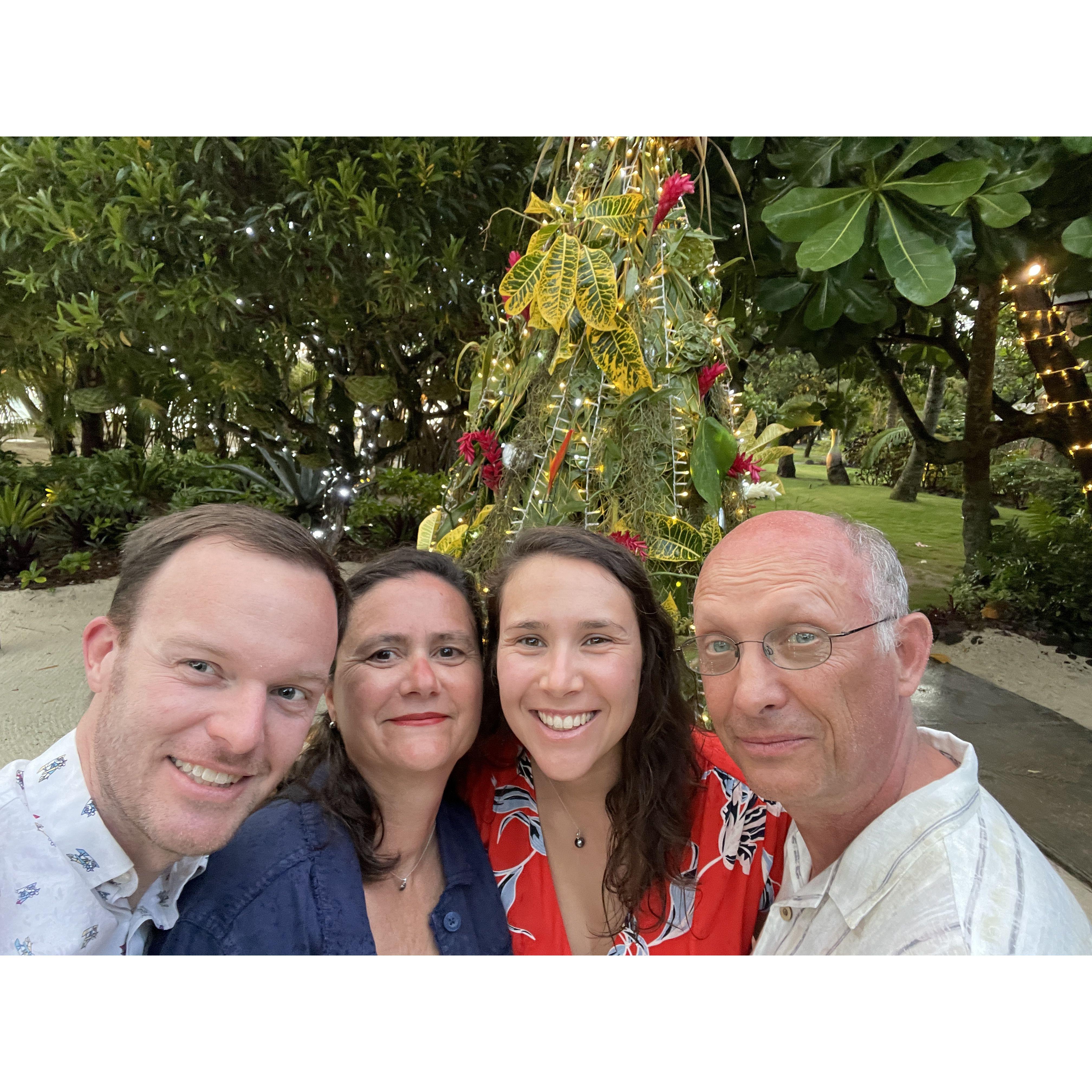 Celebrating Christmas in Taha'a with Manon's parents